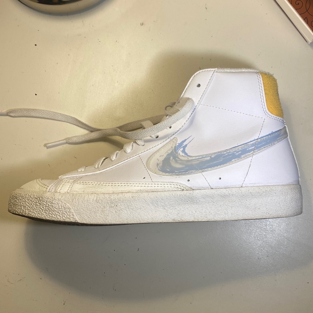Lightly worn size 7Y or 8.5 women’s high top bike blazers.